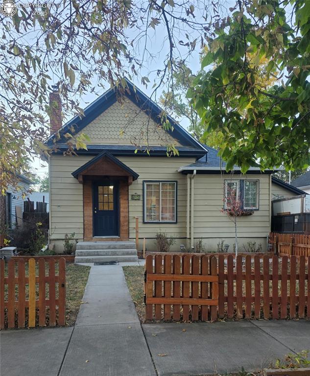 Caption: Cute Bungalow