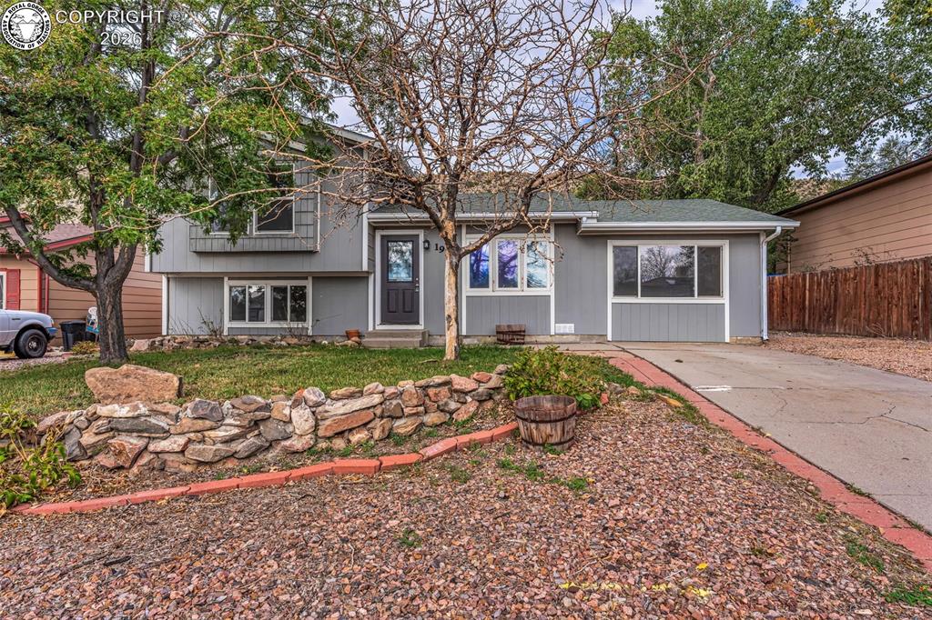 Caption: Lovely Curb Appeal!