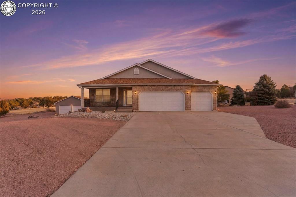 Caption: Gorgeous 5 Bedroom home.