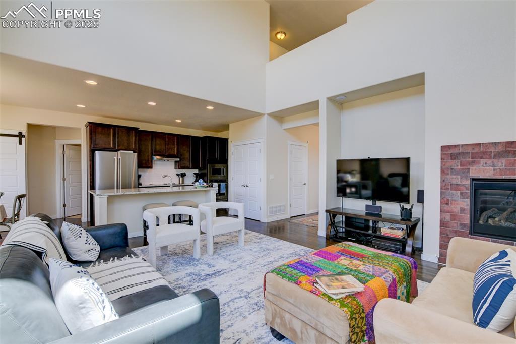 Image 15 of 45: Living Room