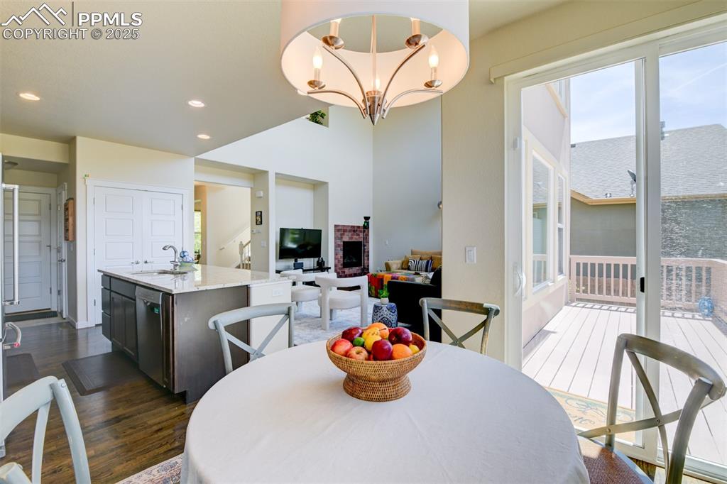 Image 17 of 45: Dining Area