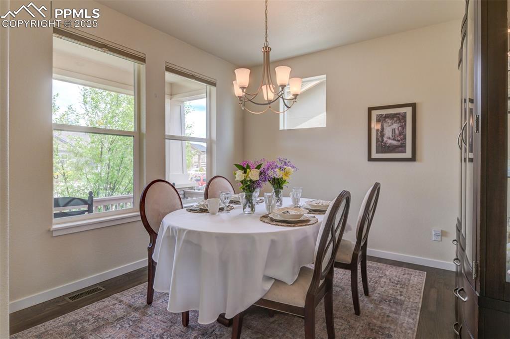 Image 7 of 45: Private dining area could also be used as an office