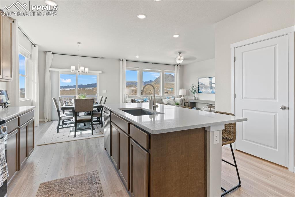 Image 11 of 40: Kitchen