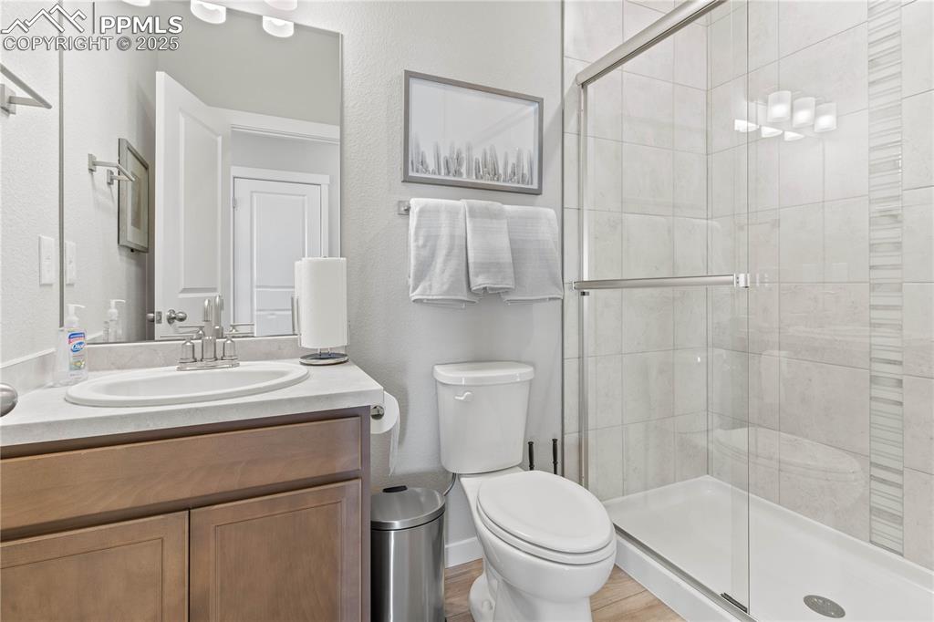 Image 16 of 40: Bathroom