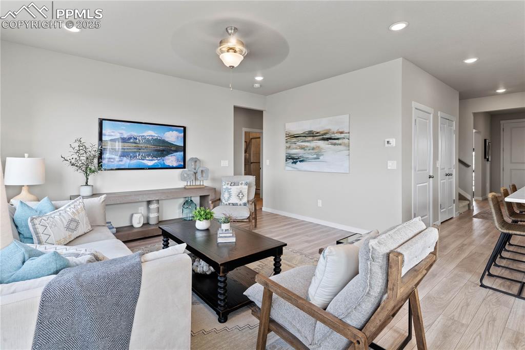 Image 19 of 40: Living Room