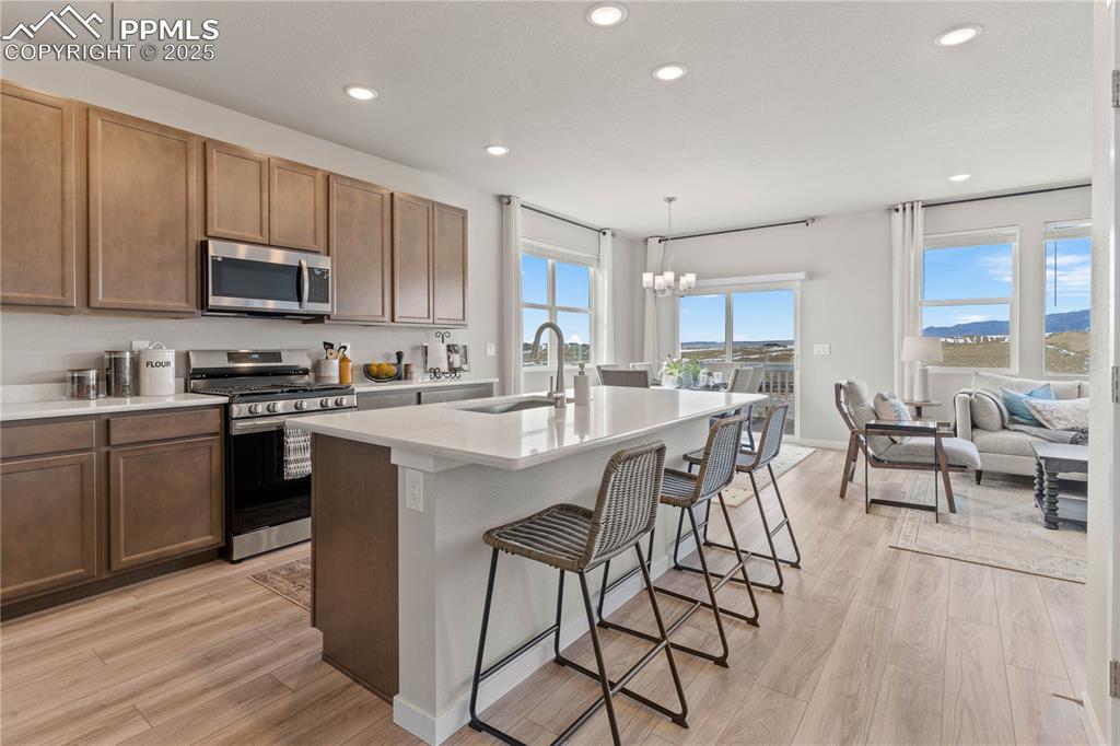 Image 7 of 40: Kitchen
