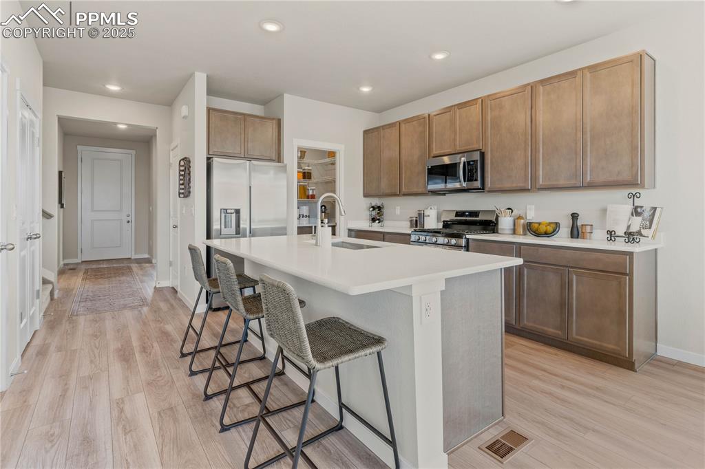 Image 8 of 40: Kitchen