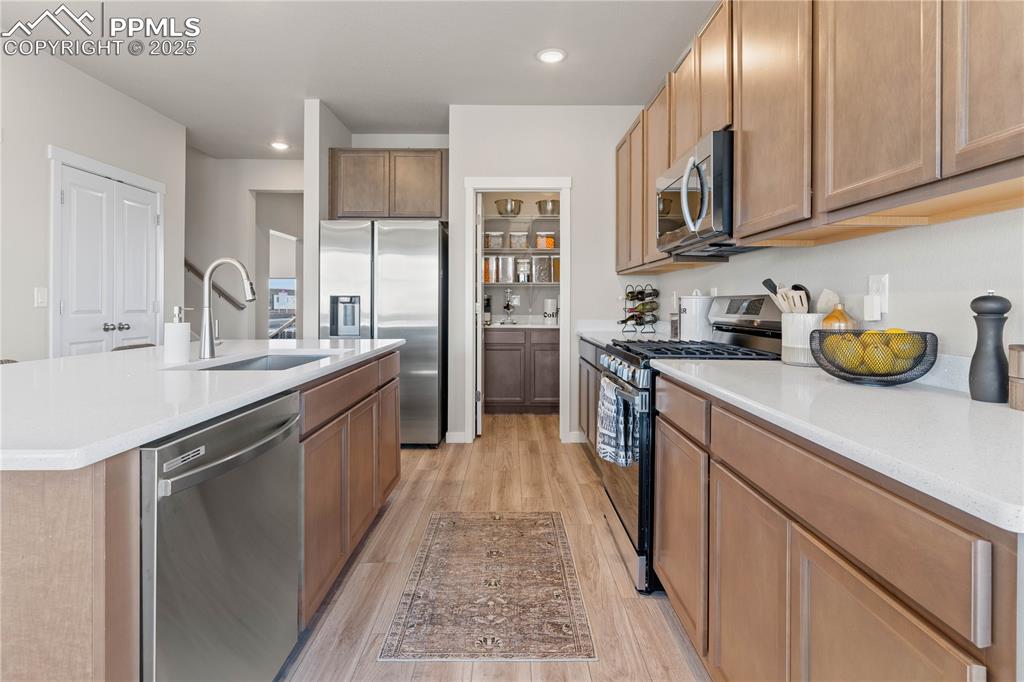 Image 9 of 40: Kitchen
