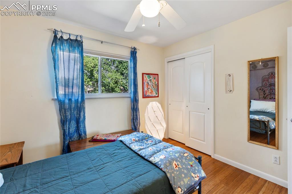 Image 19 of 40: Bedroom