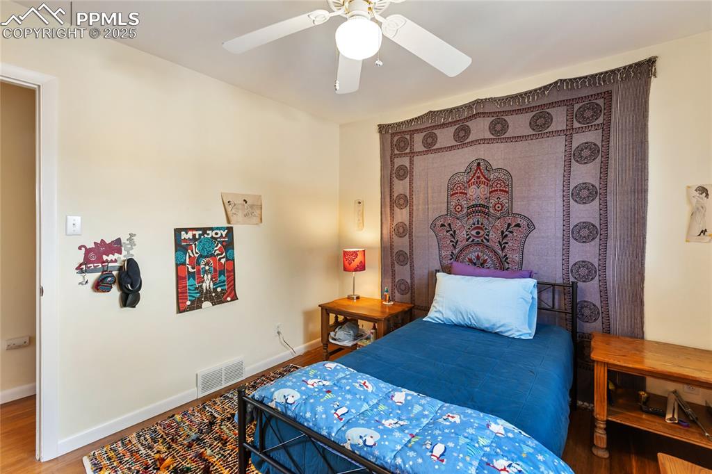 Image 20 of 40: Bedroom