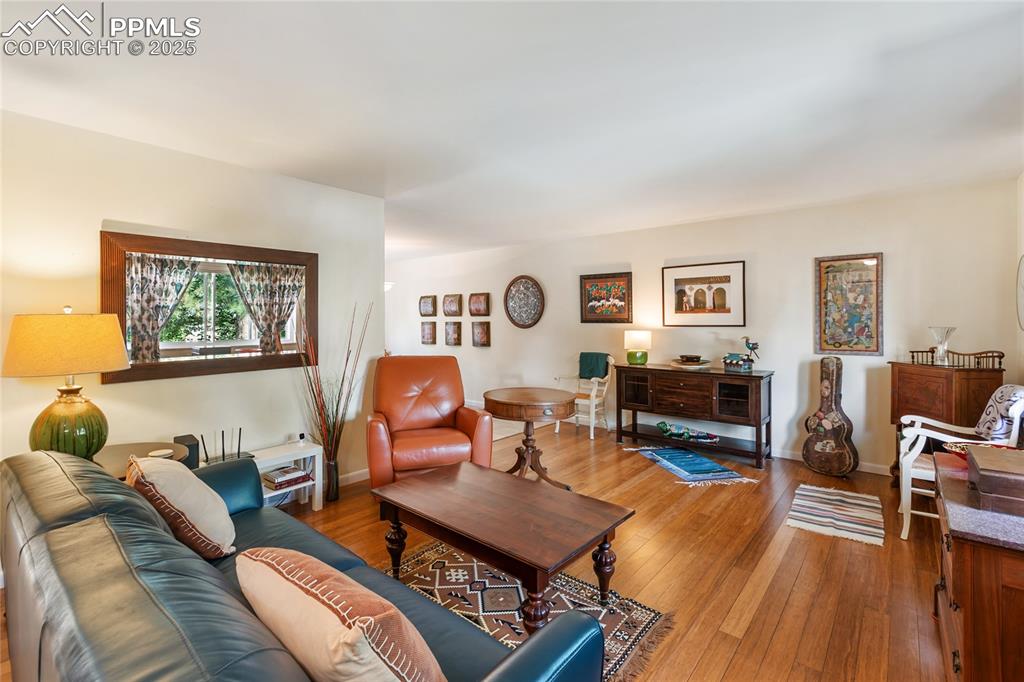 Image 5 of 40: Living Room