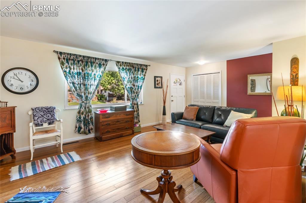 Image 6 of 40: Living Room