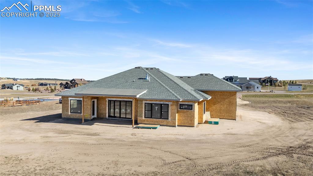 Image 4 of 6: Back/side of home