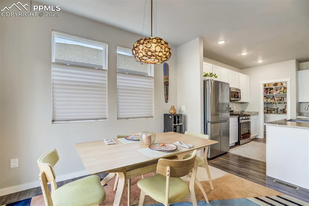Image 10 of 44: Dining Area
