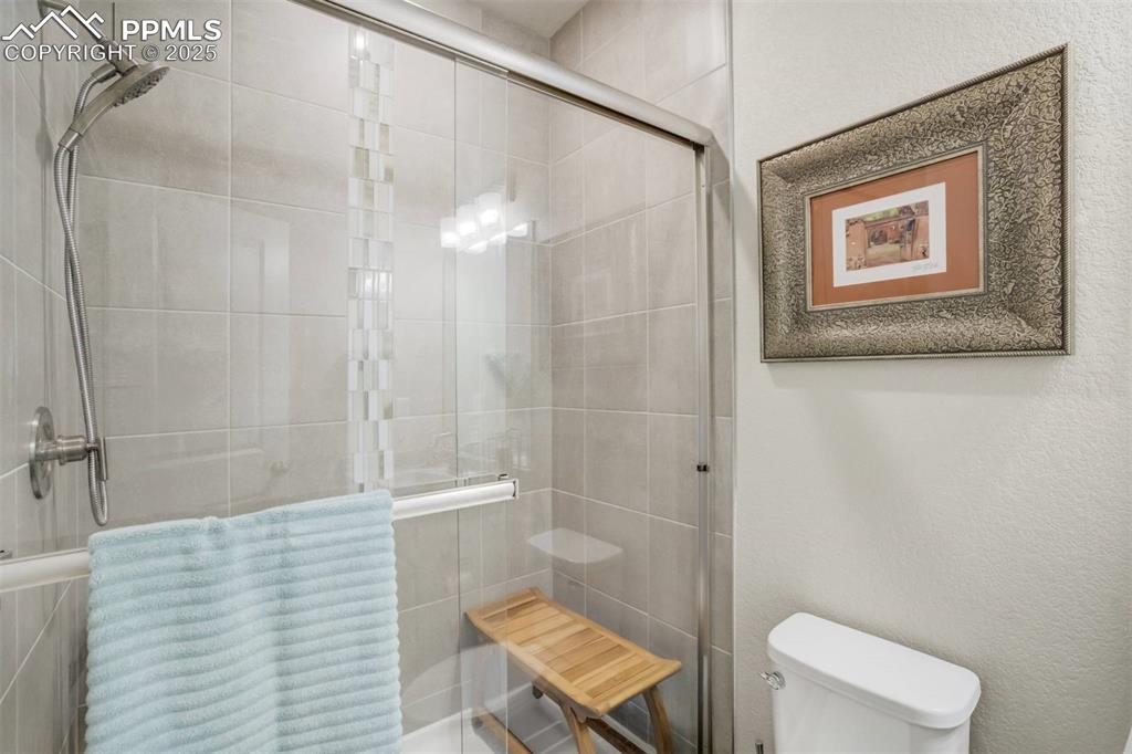 Image 17 of 44: Main level full bath