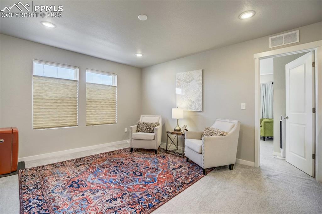Image 20 of 44: Loft / entertainment space