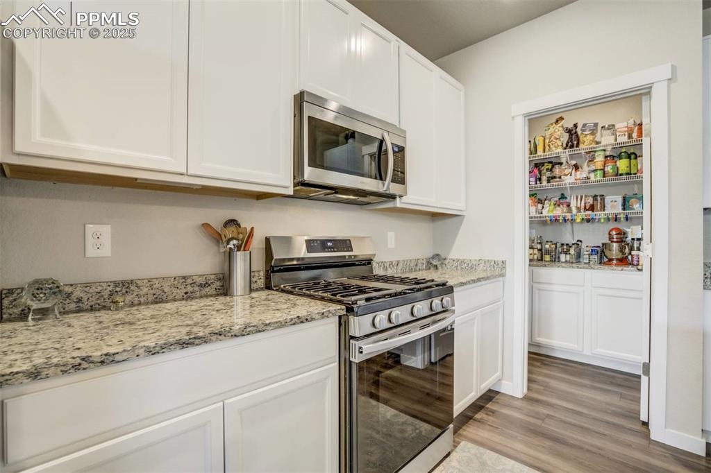 Image 4 of 44: Kitchen