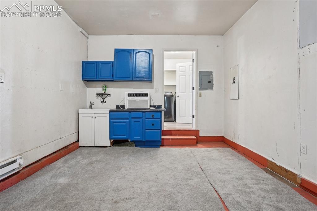 Image 15 of 50: Kitchen