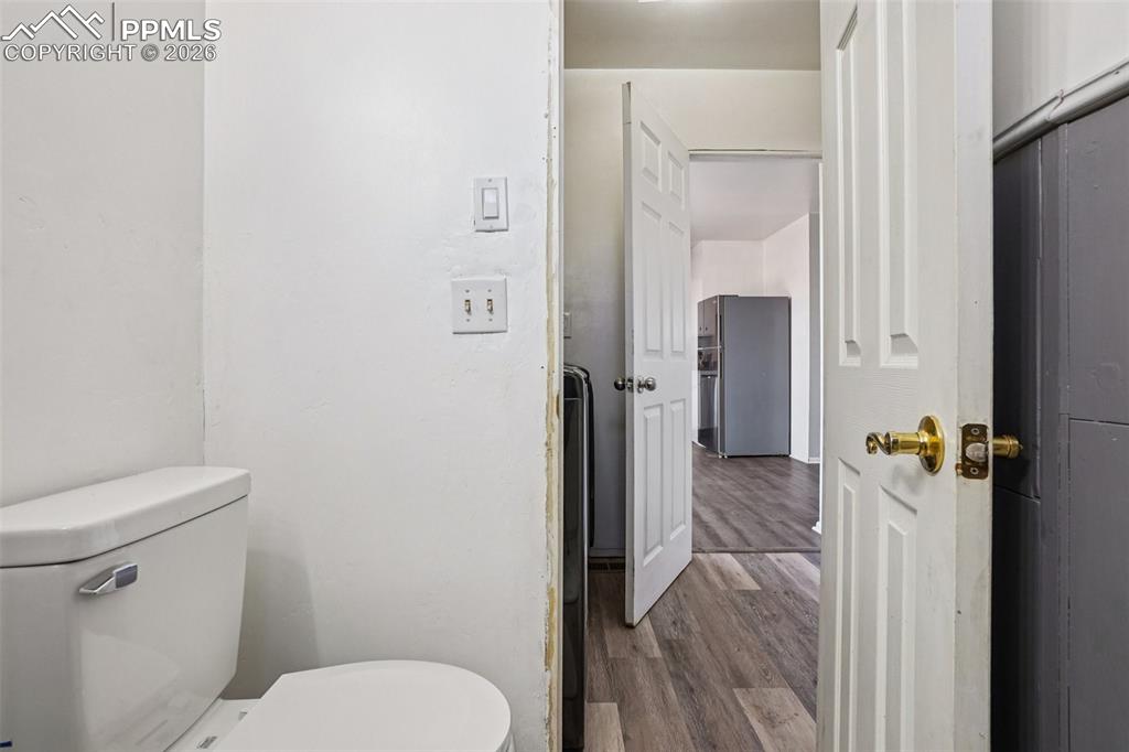 Image 18 of 50: Bathroom