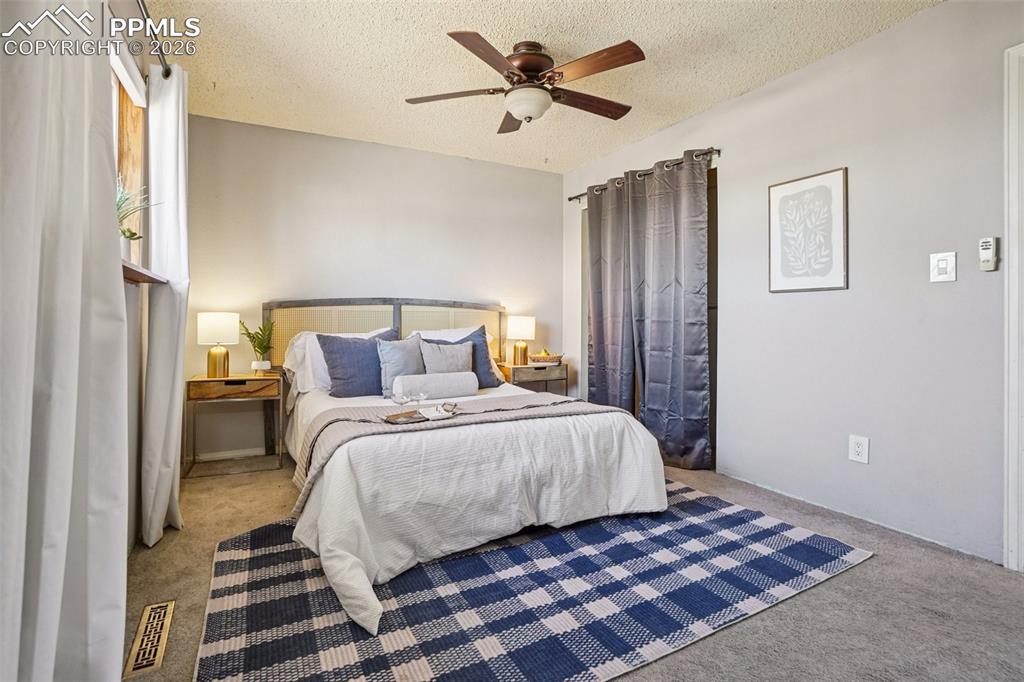 Image 25 of 50: Bedroom