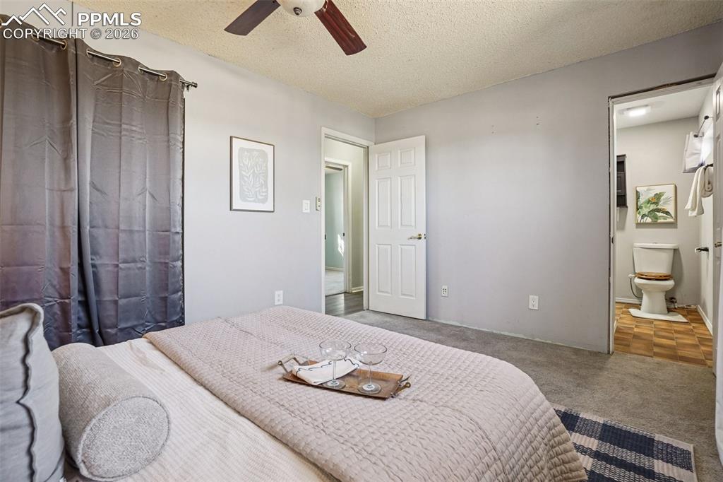 Image 26 of 50: Bedroom