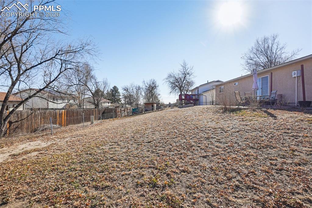 Image 32 of 50: Yard