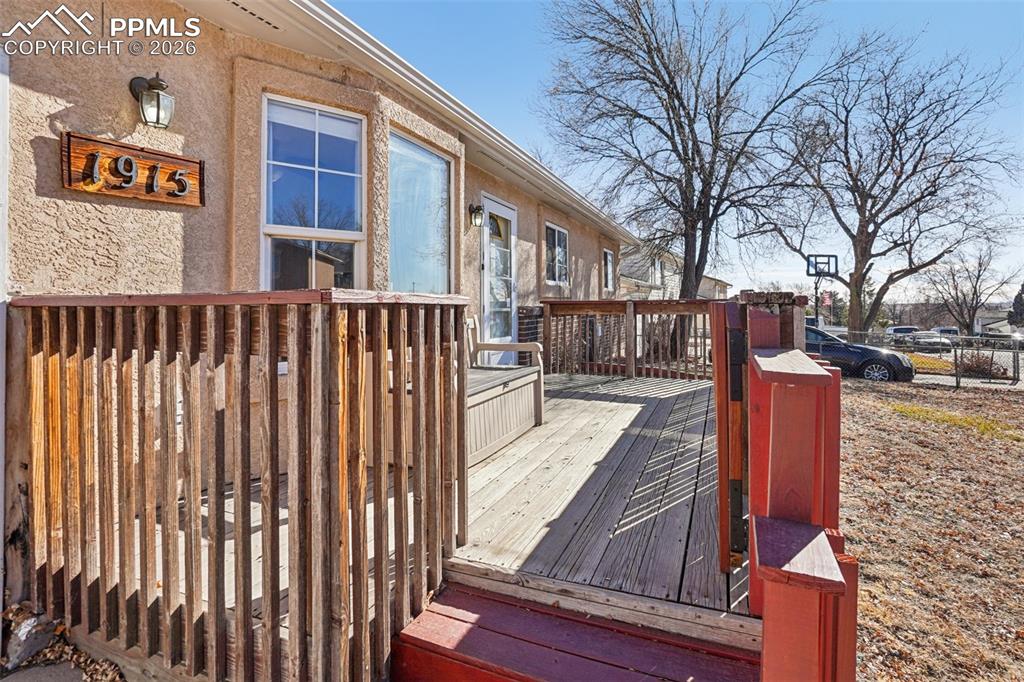 Image 49 of 50: Deck