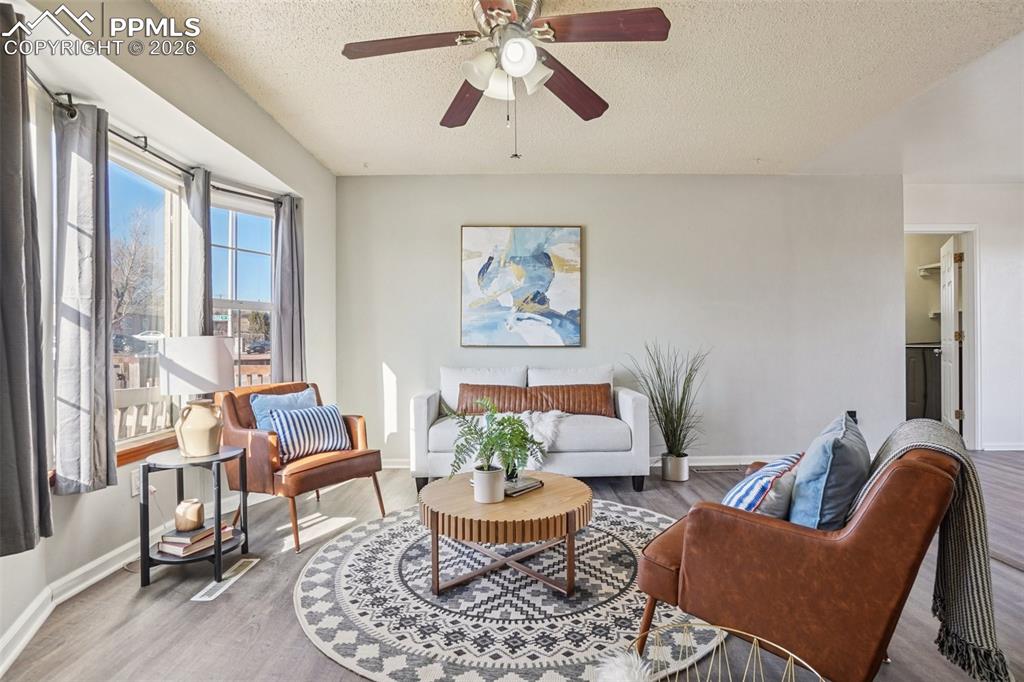 Image 6 of 50: Living Room