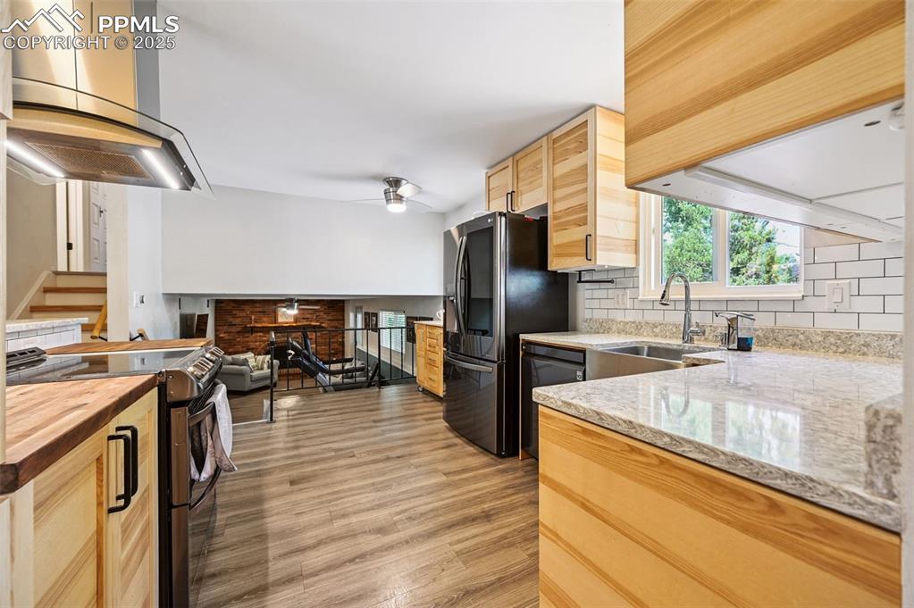 Image 12 of 42: Kitchen