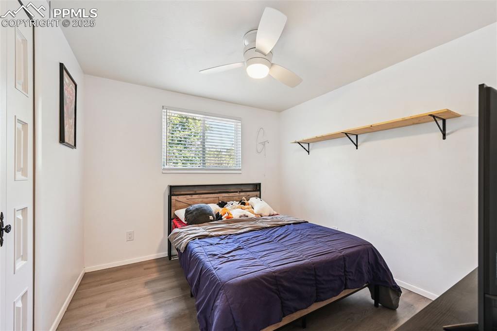 Image 18 of 42: Bedroom