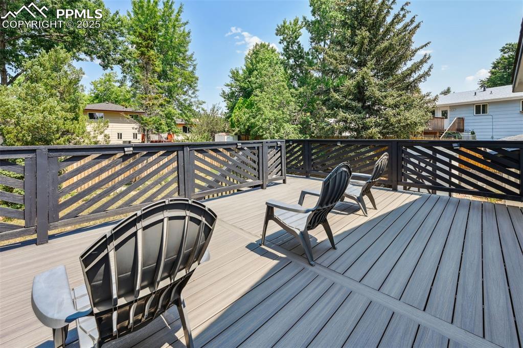 Image 22 of 42: Deck