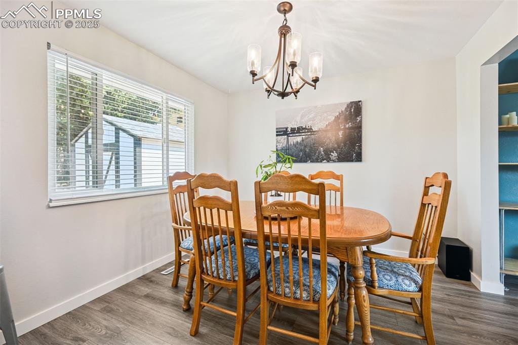 Image 8 of 42: Dining Area