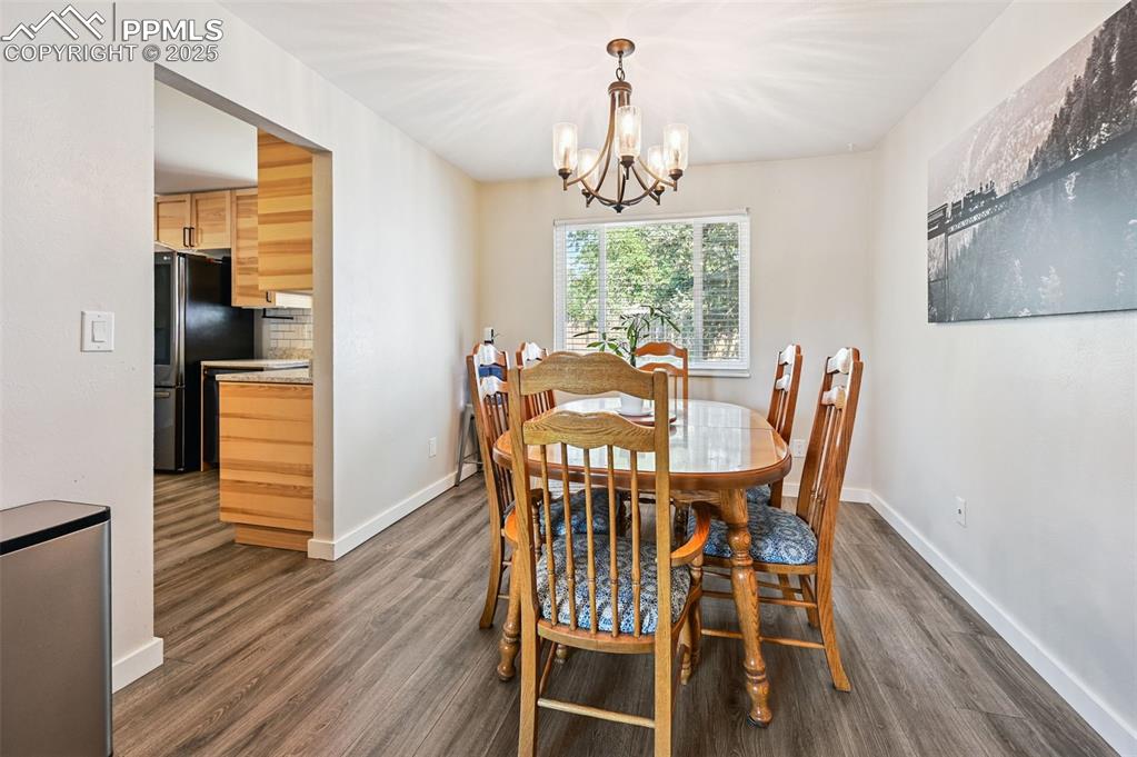 Image 9 of 42: Dining Area