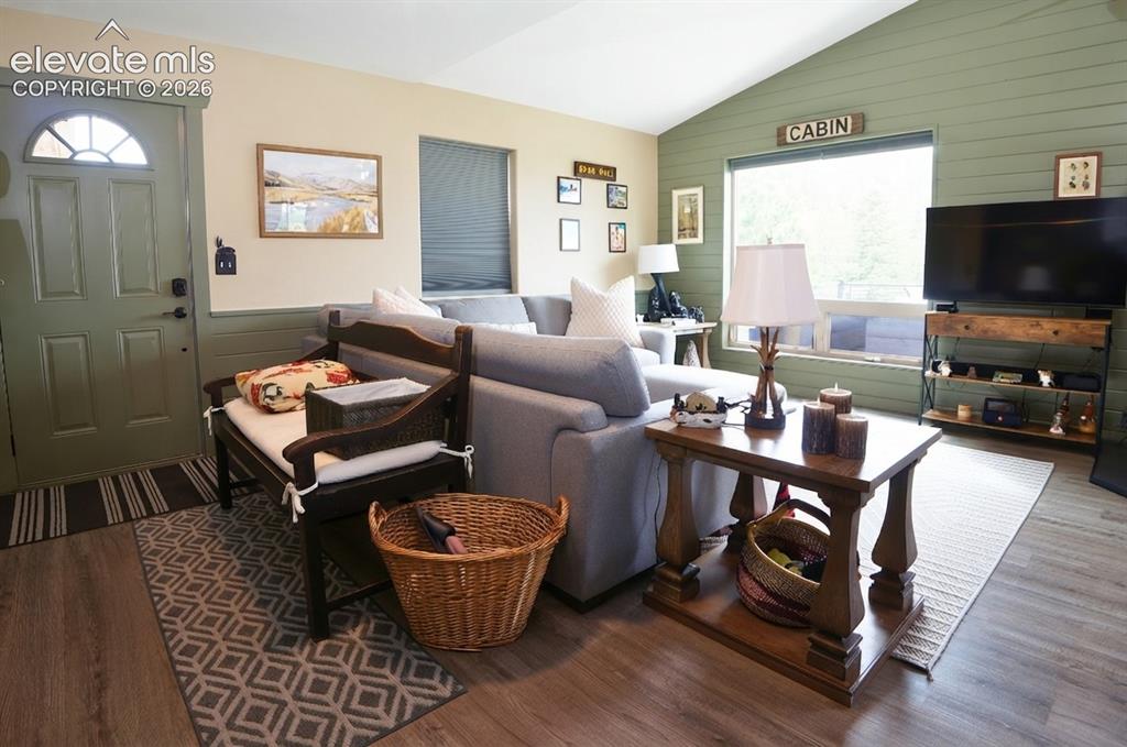 Image 11 of 46: Vaulted ceiling, wood-finish flooring, half-lite entry door, horizontal pla