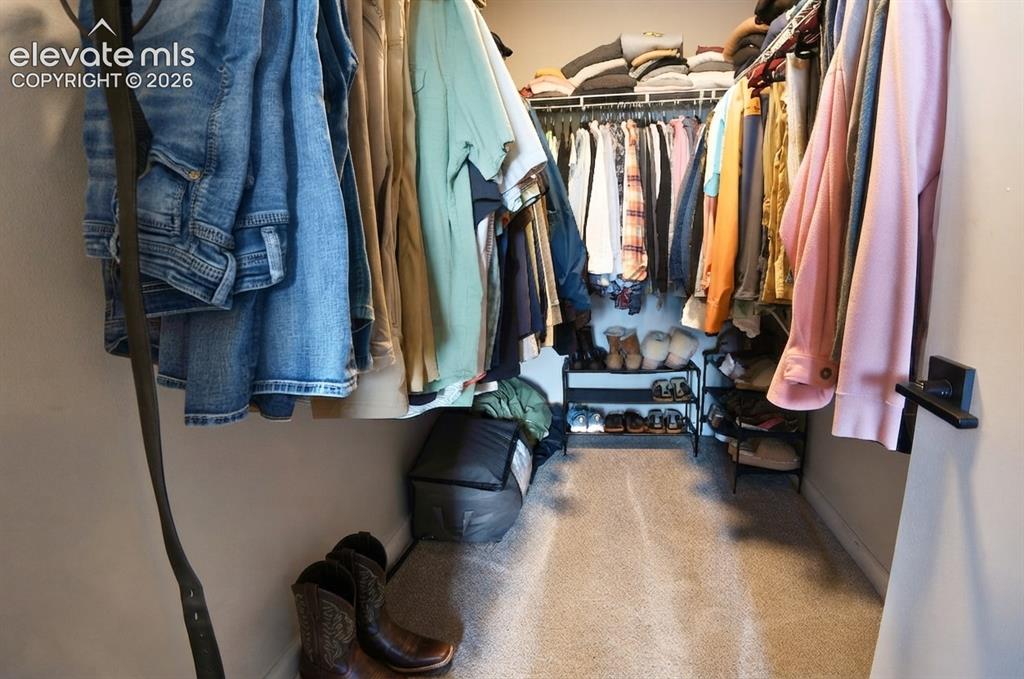 Image 25 of 46: Closet