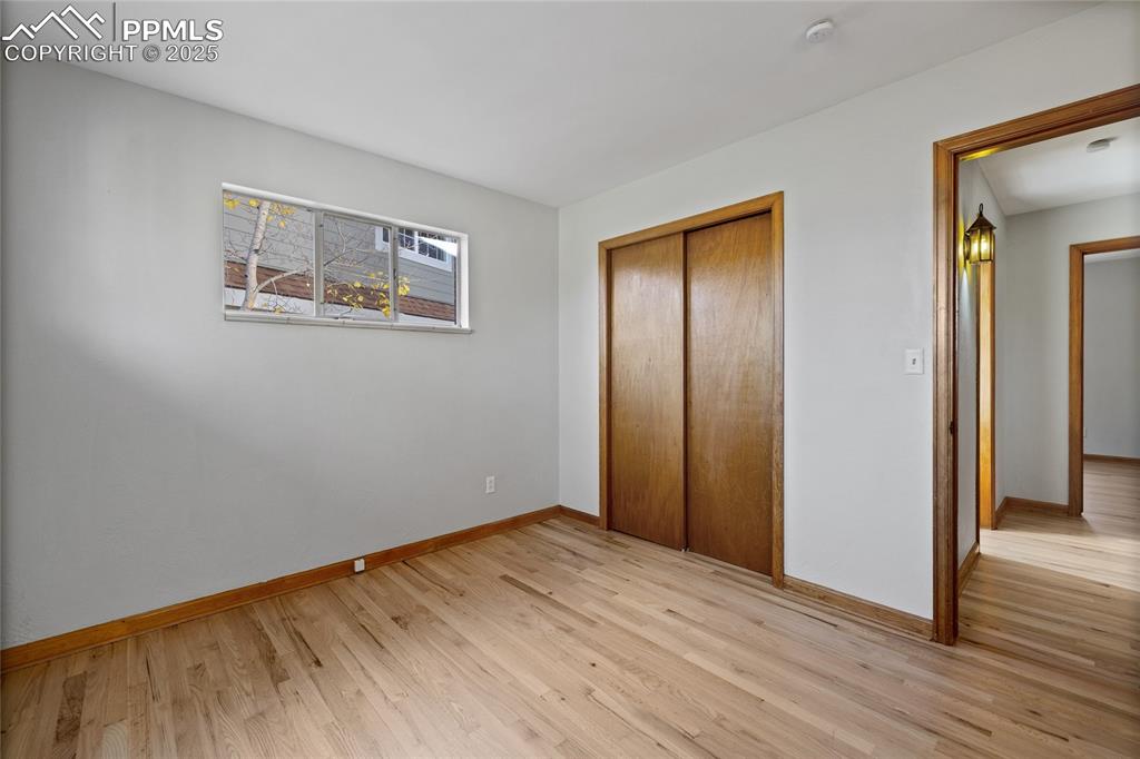 Image 18 of 50: Bedroom