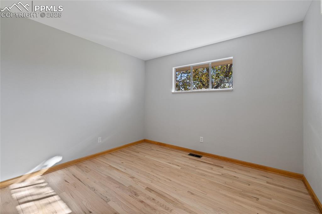 Image 24 of 50: Bedroom