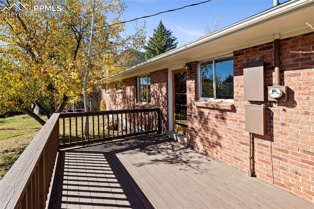 Image 34 of 50: Deck