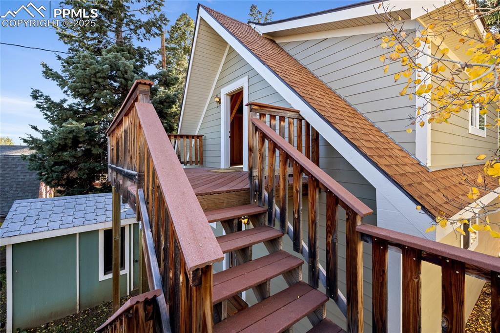 Image 36 of 50: Deck