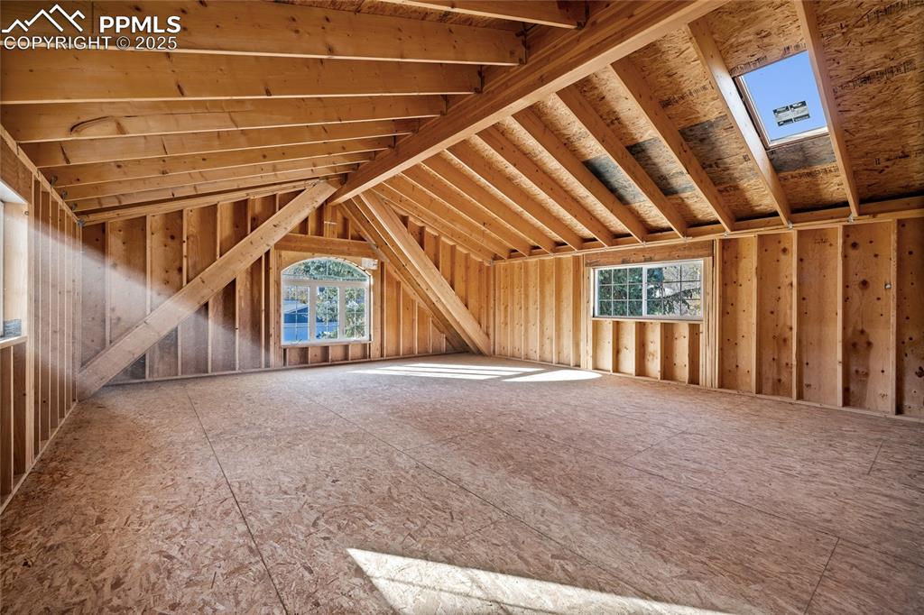 Image 37 of 50: Loft