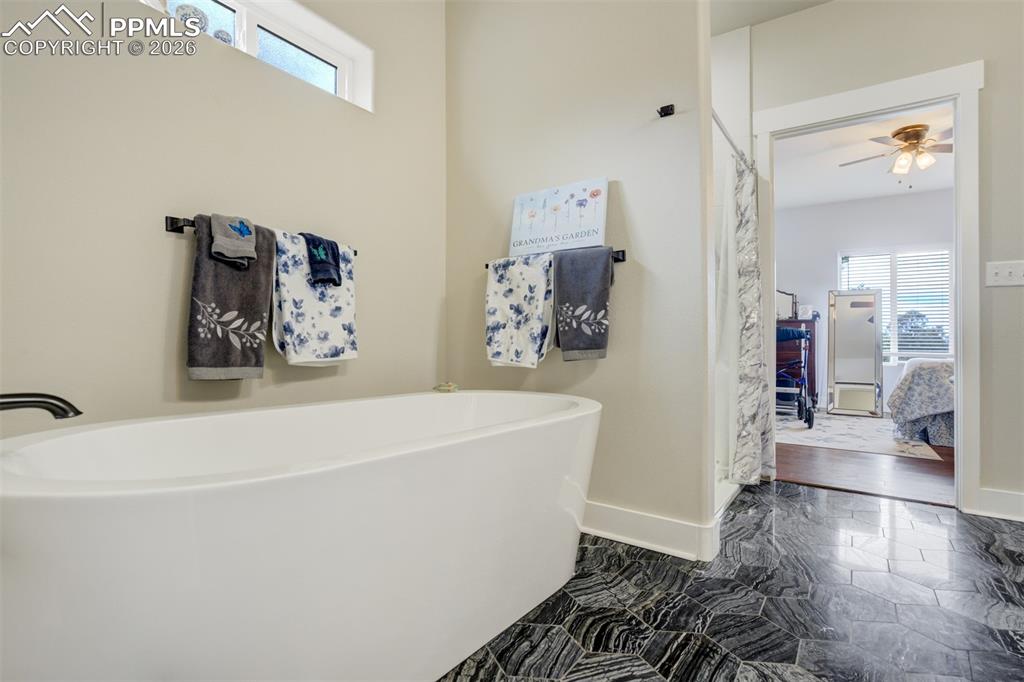 Image 17 of 48: Bathroom