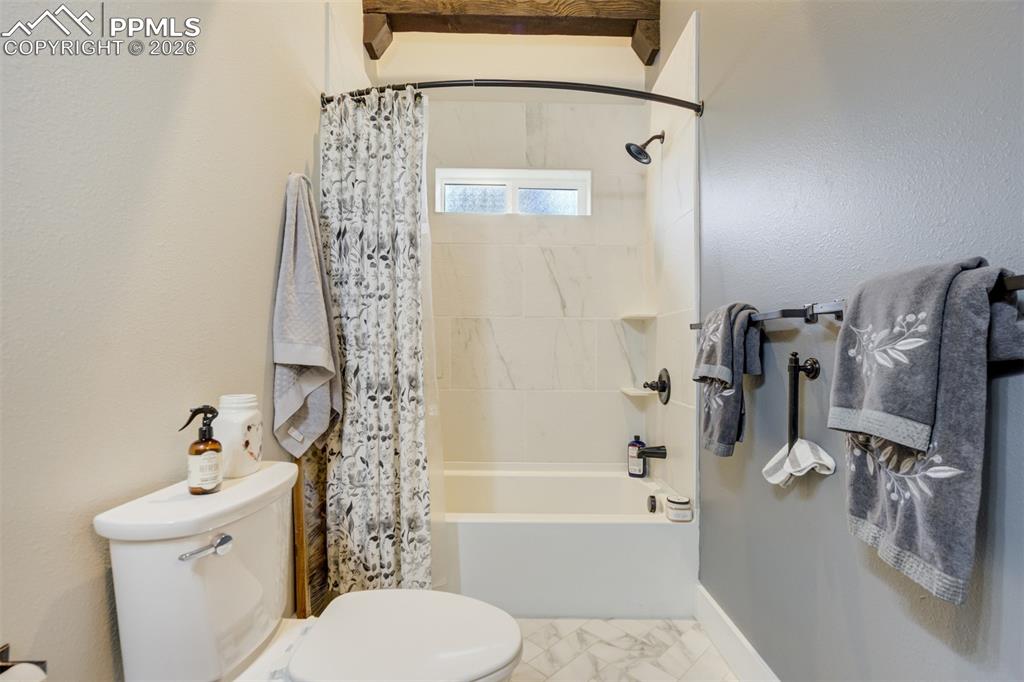 Image 21 of 48: Bathroom