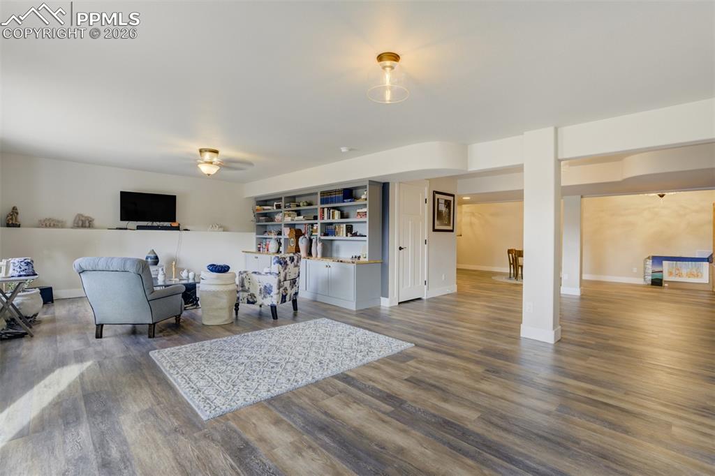 Image 23 of 48: Living Room