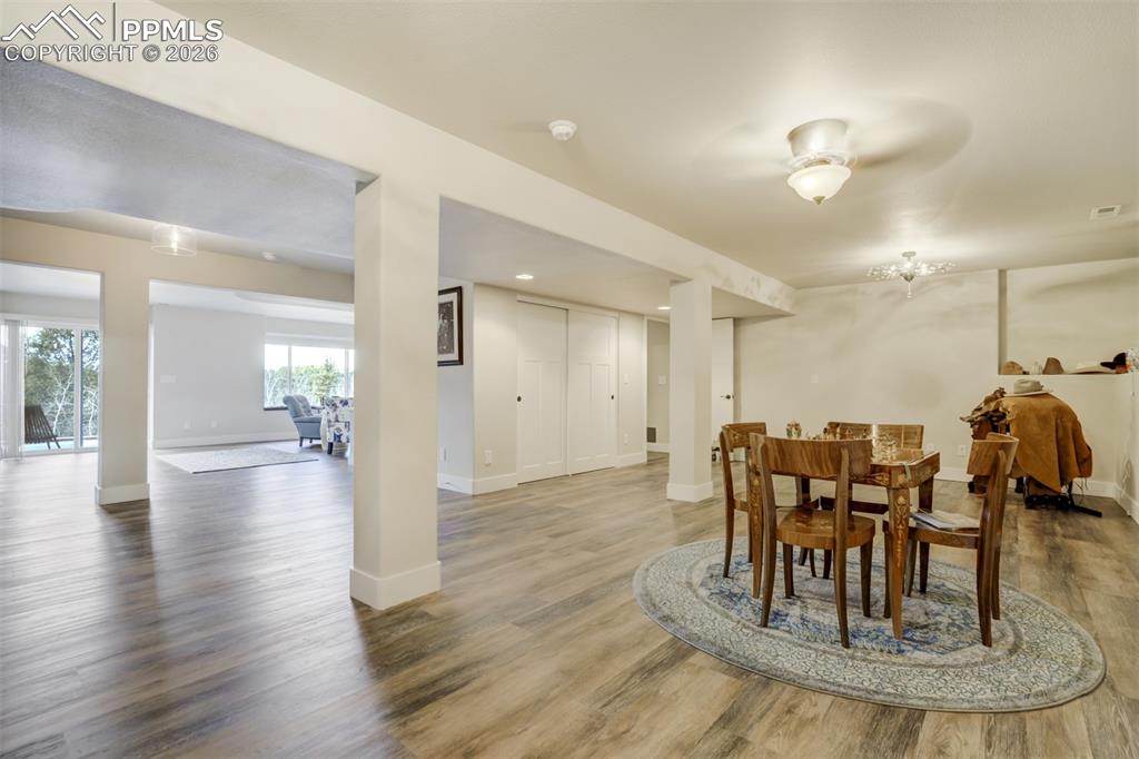 Image 30 of 48: Dining Area