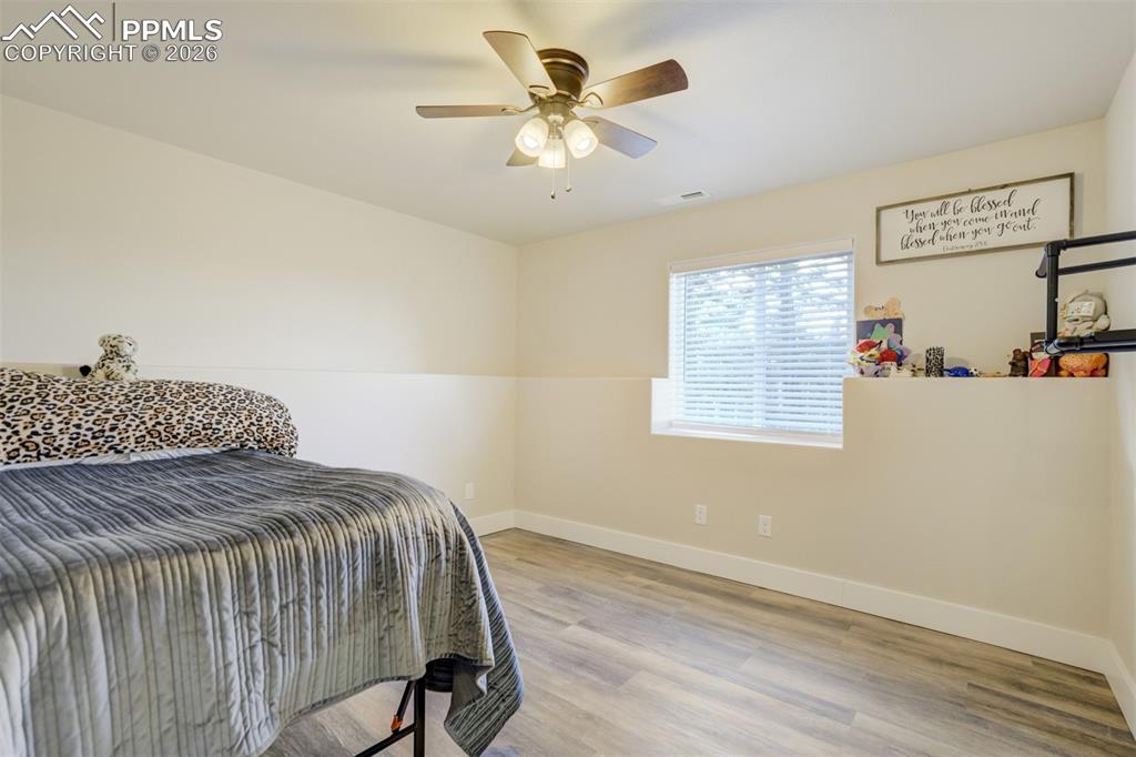 Image 33 of 48: Bedroom