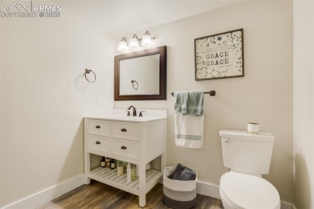 Image 34 of 48: Bathroom