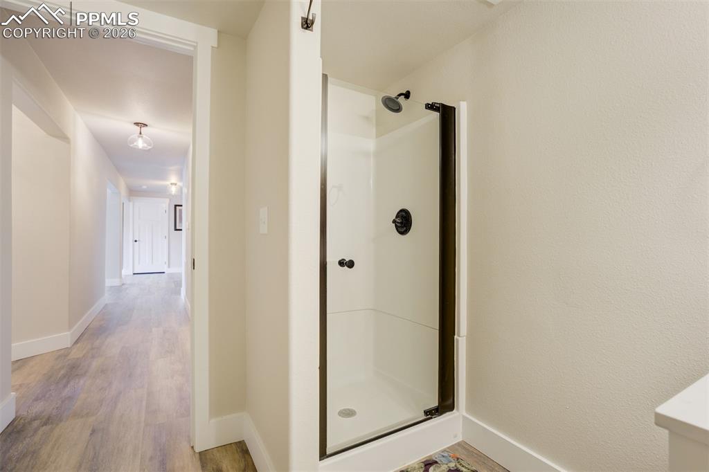 Image 35 of 48: Bathroom