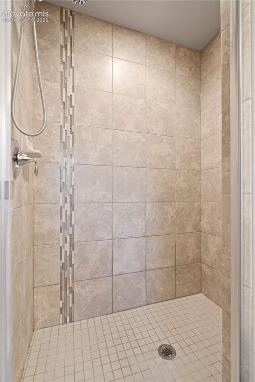 Image 15 of 41: Bathroom