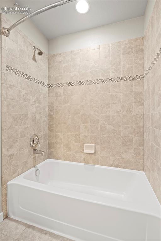 Image 22 of 41: Bathroom