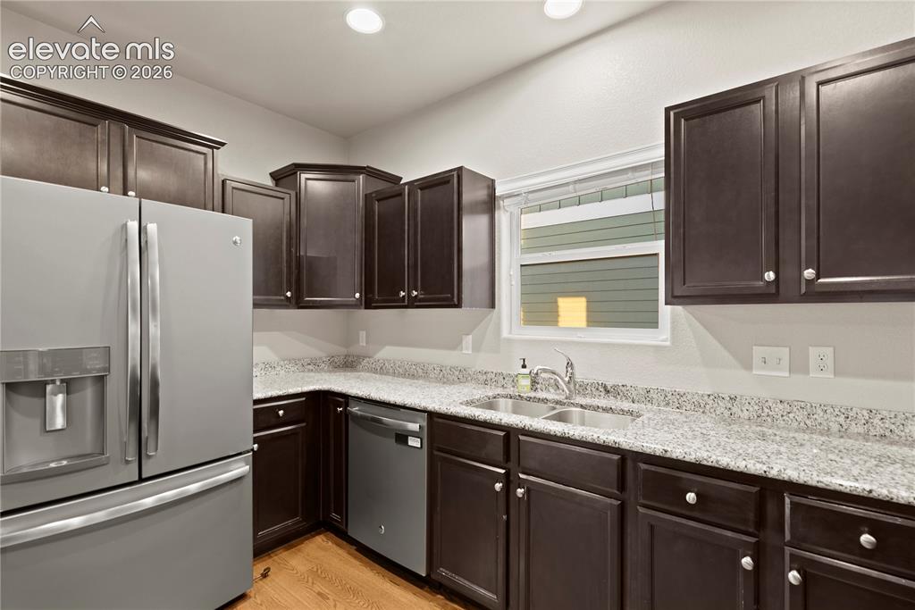 Image 9 of 41: Kitchen